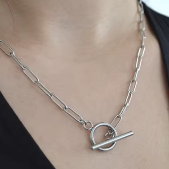 18 KT Gold Over Titanium Necklace "W" - Picture 3 of 3